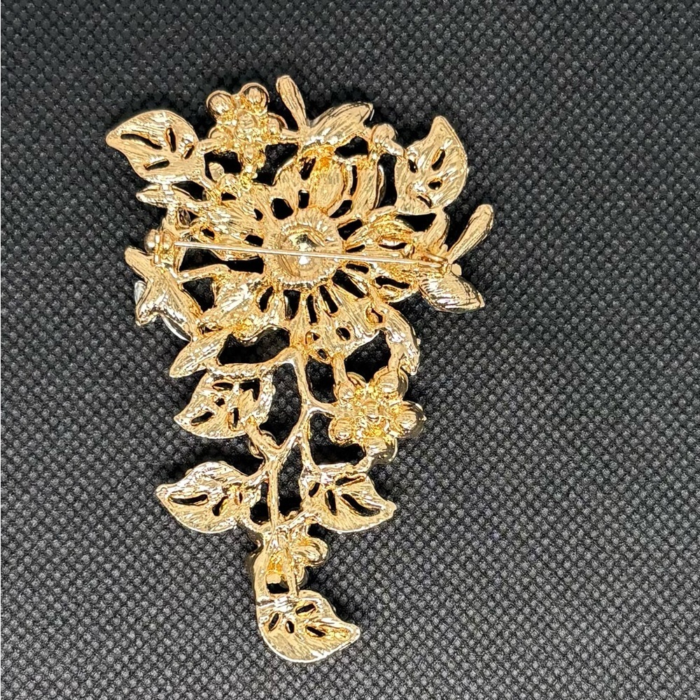Stunning Gold Tone & Blue Crystal Floral Spray Brooch Pin - Picture 3 of 6